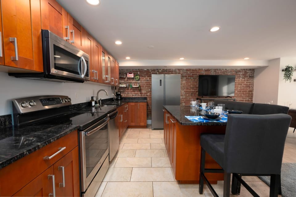 Kitchen or kitchenette, Dining area, dishwasher, oven, pet friendly, stove