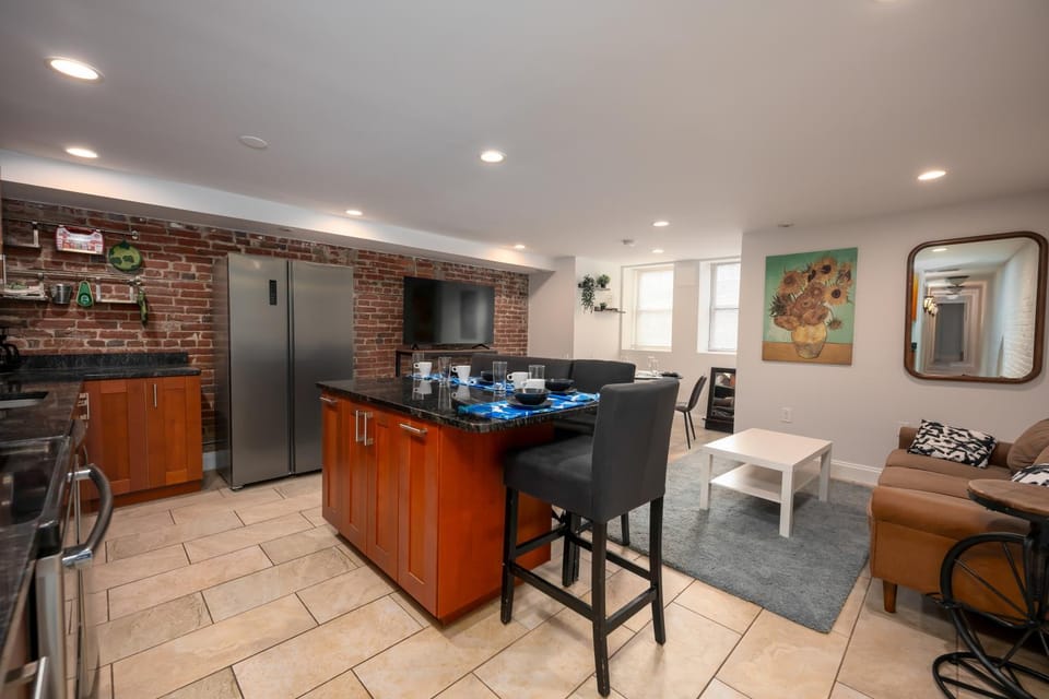 Kitchen or kitchenette, Living room, Seating area, Dining area, oven, pet friendly, stove