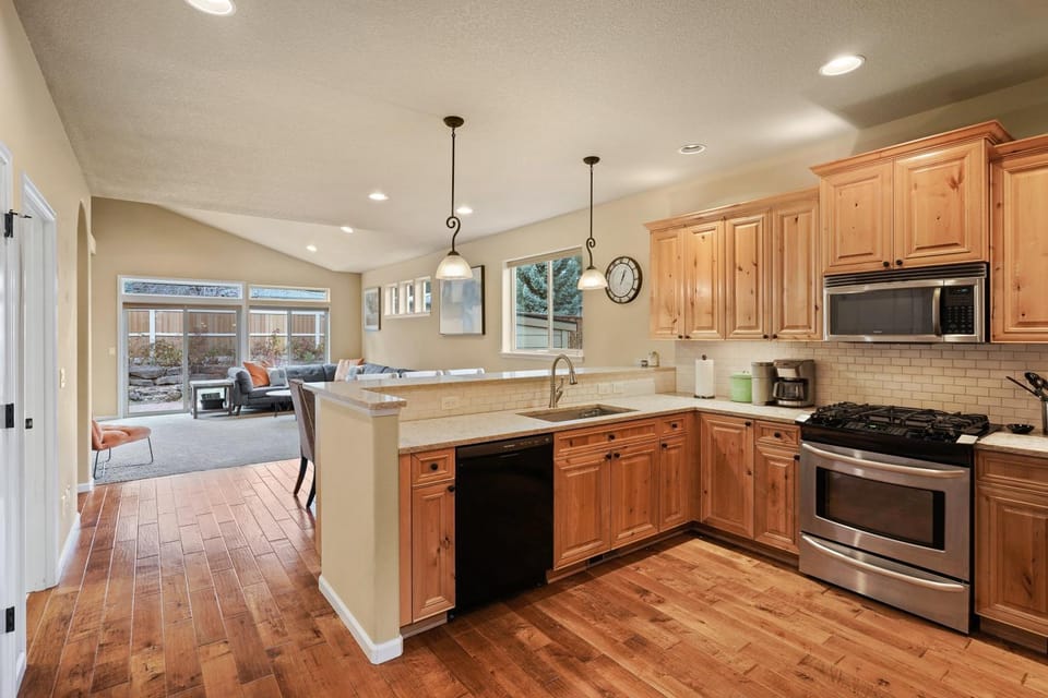 Sunny Days 30 Day Minimum House in Bend