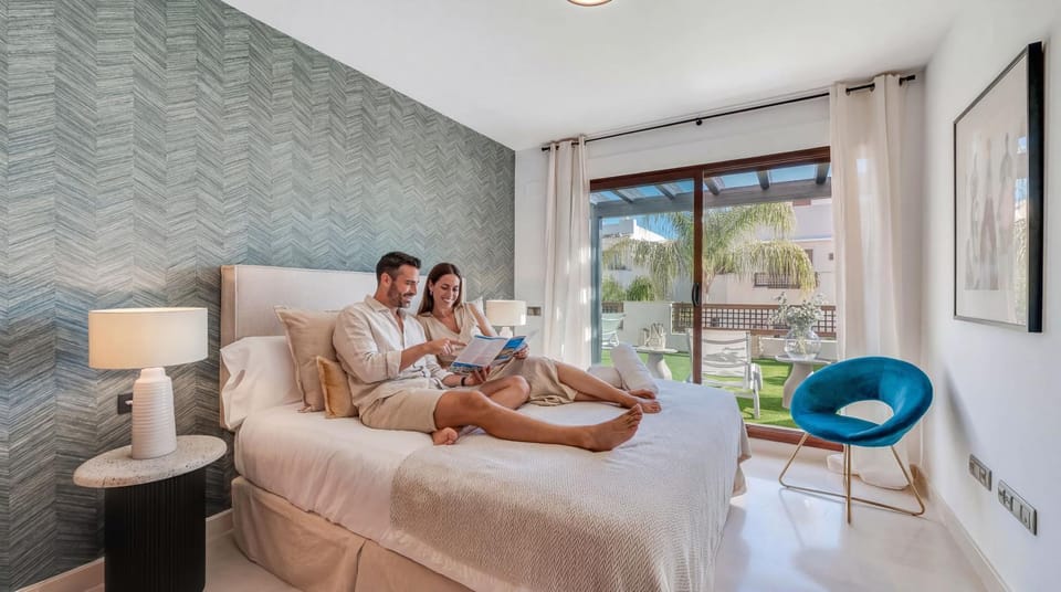 Photo of the whole room, Bedroom