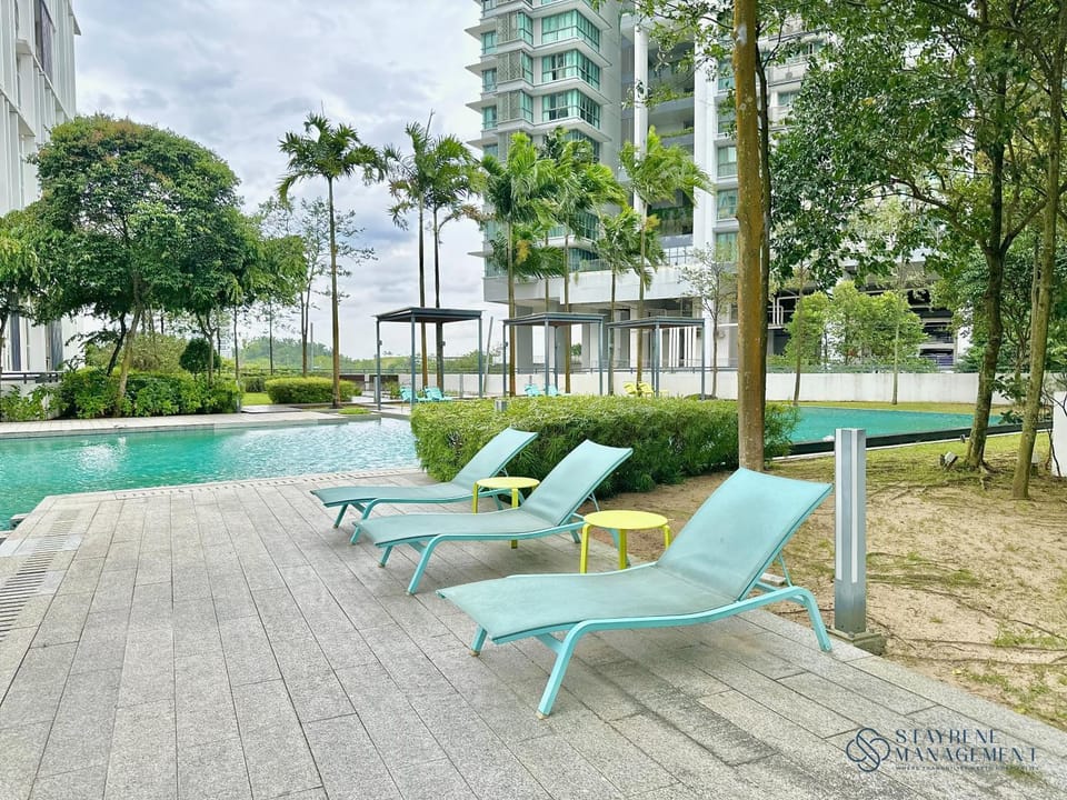 Swimming pool, sunbed