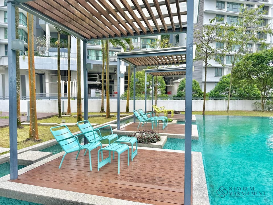 Swimming pool, sunbed