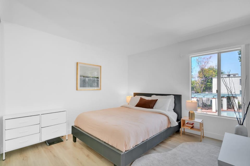 Bed, Photo of the whole room, Bedroom