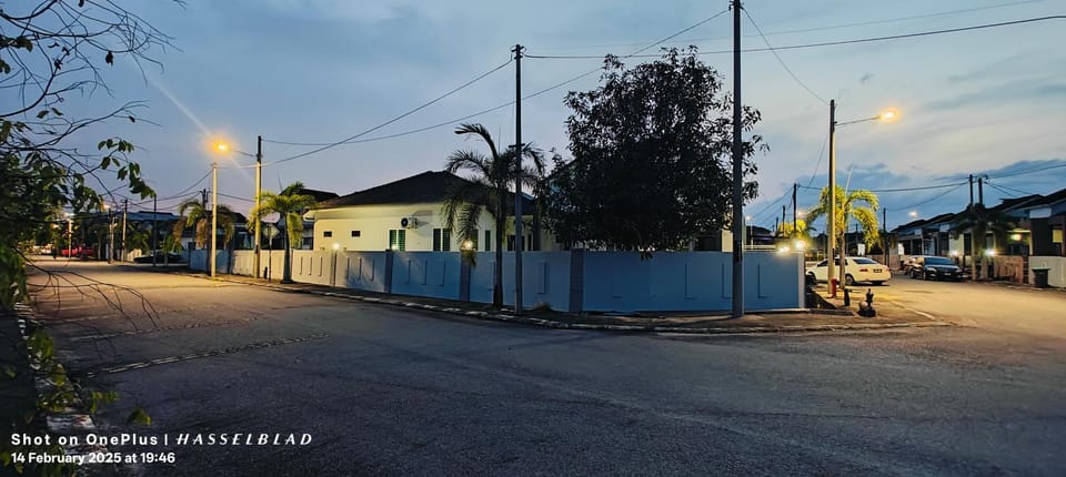 Property building, Neighbourhood, Street view, Location, Parking