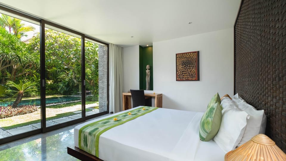 Bed, View (from property/room), Photo of the whole room, Bedroom, Garden view, Pool view