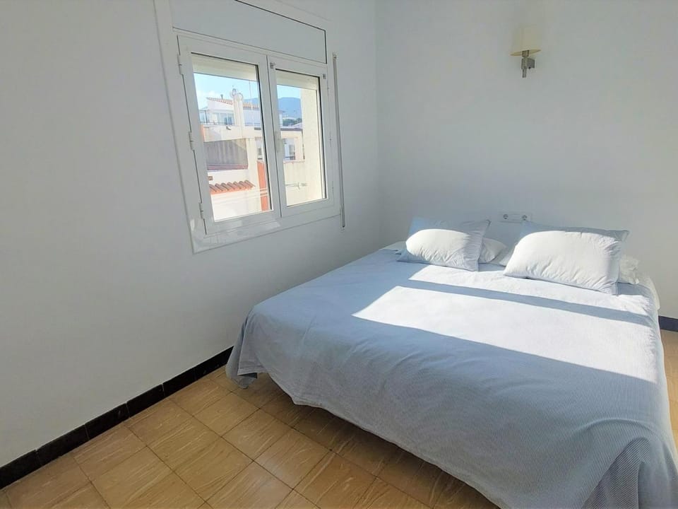 Apartamento cómodo en Llançà, cerca de playas y tiendas, Wifi incluido - ES-170-94 Apartment in Alt Empordà