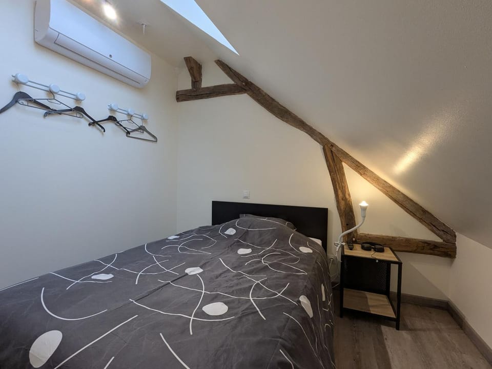 Gîte convivial avec climatisation, 4 chambres, terrasse, parking - 6 pers. - FR-1-590-567 House in Centre-Val de Loire
