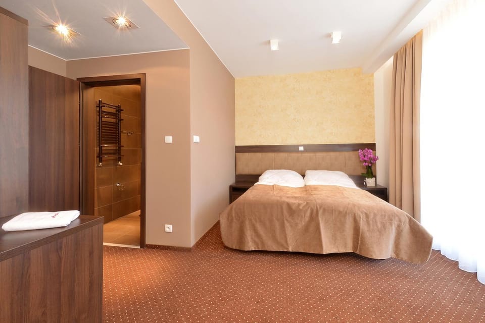 Day, Photo of the whole room, Bedroom