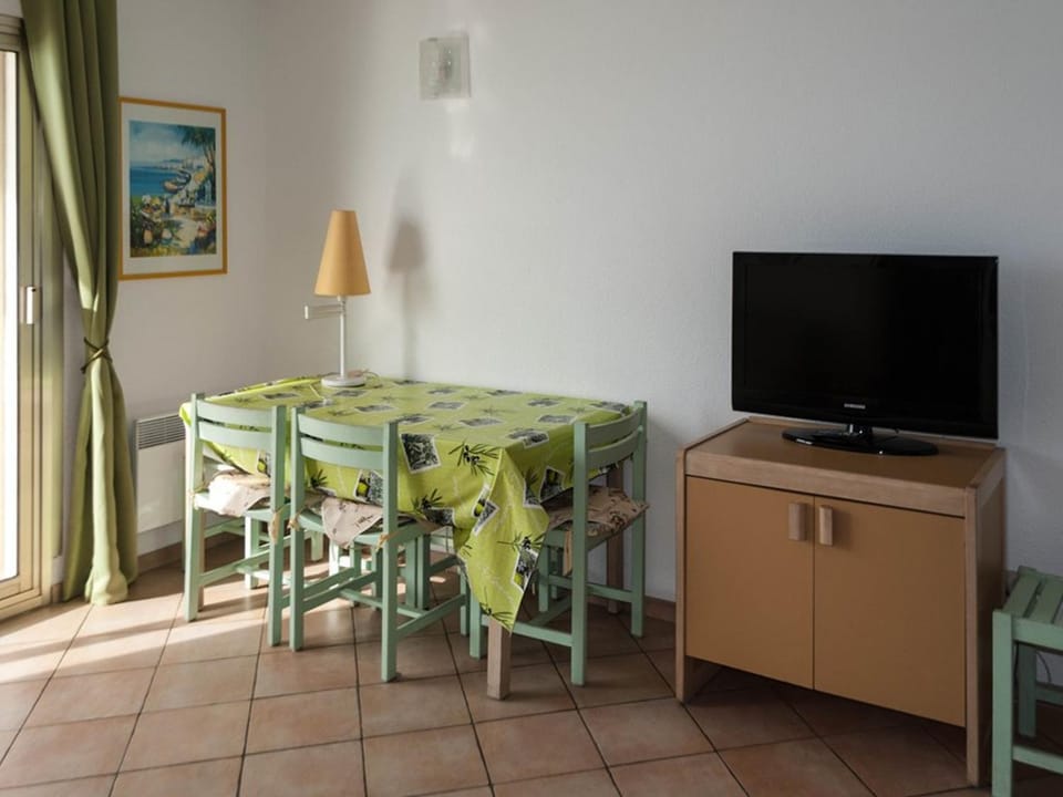 Le Lavandou, T2 avec terrasse vue mer et parking, 4 pers. - FR-1-803-82 Apartment in Le Lavandou