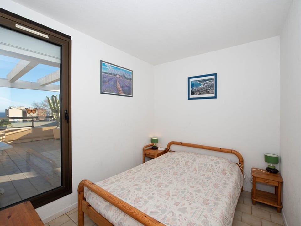Lavandou, T2+Cabine, Terrasse 35m², Parking, Clim - FR-1-803-87 Cabin in Le Lavandou