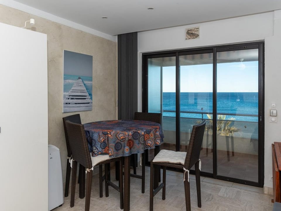 Beau T2 au Lavandou face à la mer, 4 personnes - FR-1-803-80 Apartment in Le Lavandou