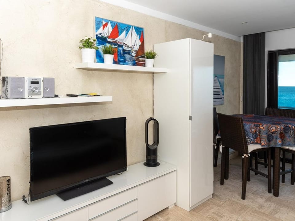 Beau T2 au Lavandou face à la mer, 4 personnes - FR-1-803-80 Apartment in Le Lavandou