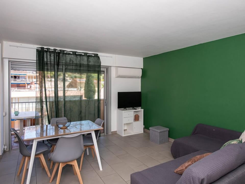 T2 en duplex climatisé, à 100m de la plage, pour 4 pers., parking au Lavandou - FR-1-803-77 Apartment in Le Lavandou