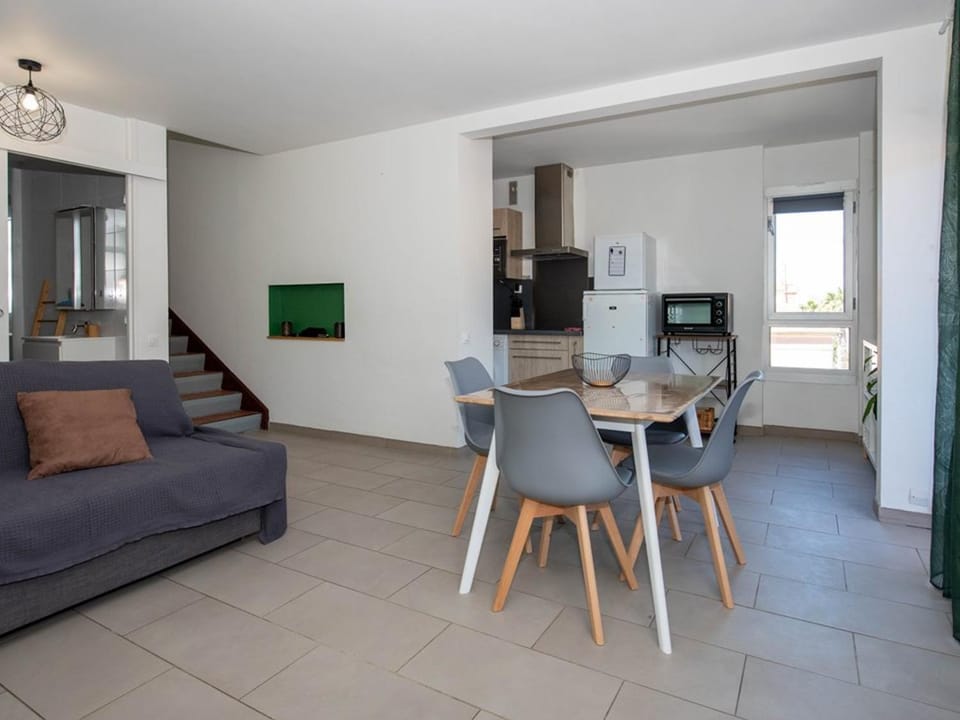 T2 en duplex climatisé, à 100m de la plage, pour 4 pers., parking au Lavandou - FR-1-803-77 Apartment in Le Lavandou
