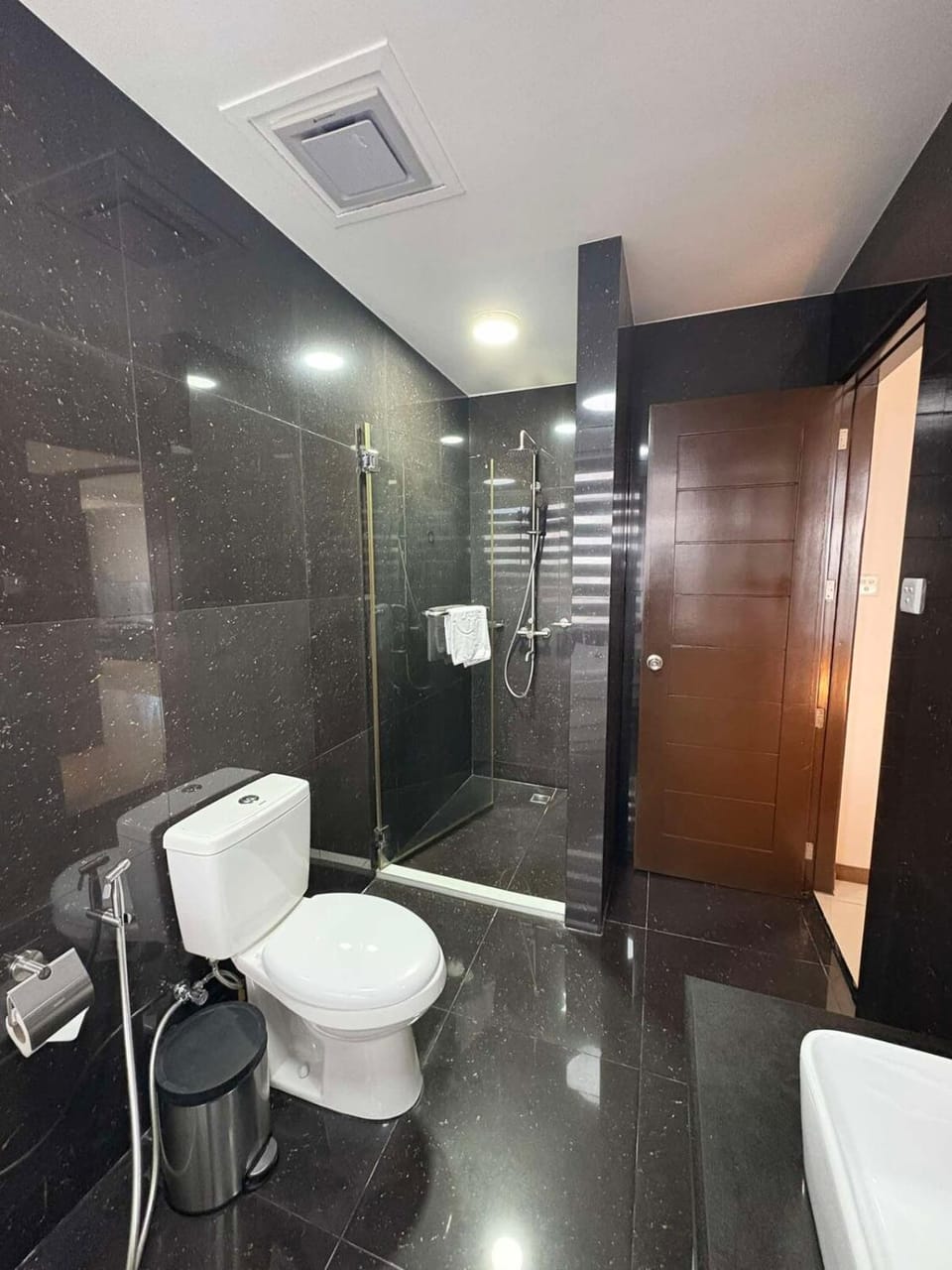 Sheryll Escapes - La Grande Penthouse 1 bedroom with private jacuzzi & Netflix! Apartment in Angeles