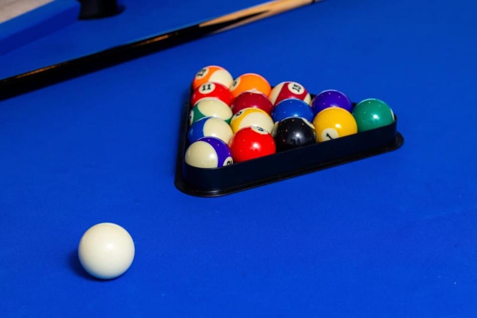 Billiard, Game Room