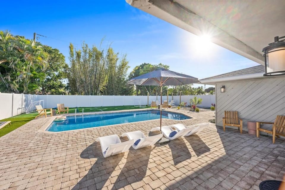 Swimming pool