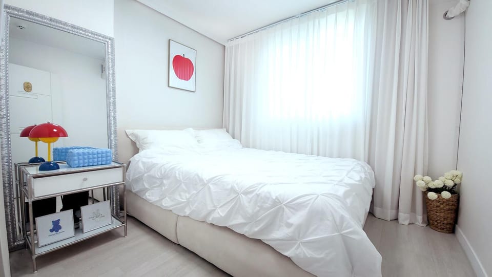Bed, Photo of the whole room
