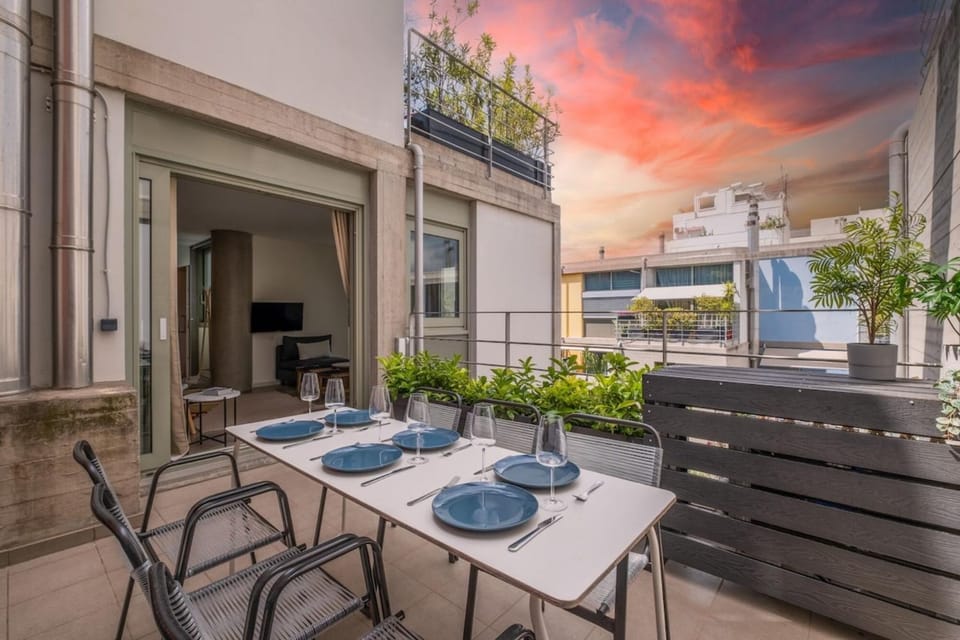 Property building, Patio, Balcony/Terrace, Dining area