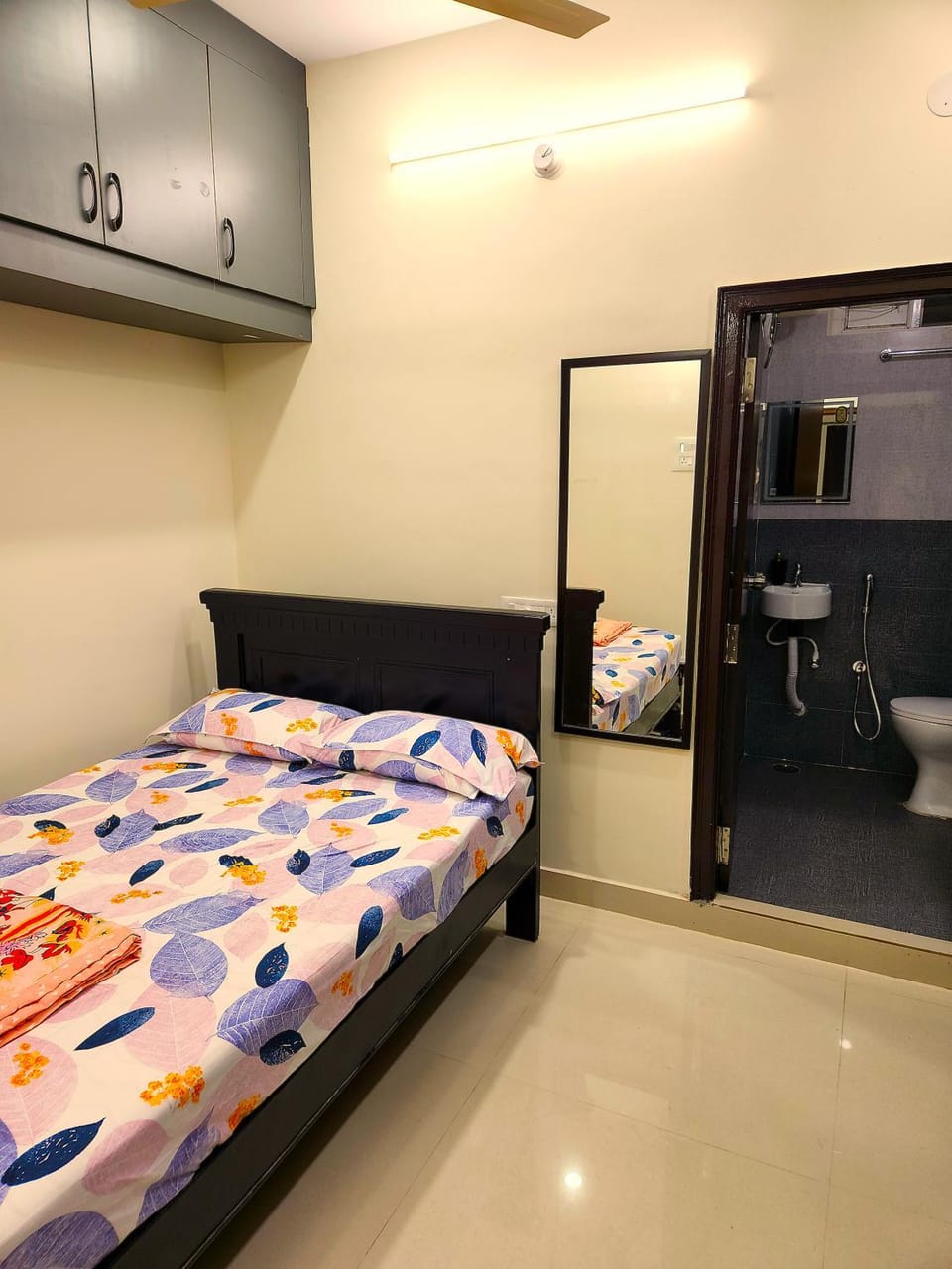 New Modern Studio 2BHK Full Furnished in Kondapur Apartment in Hyderabad