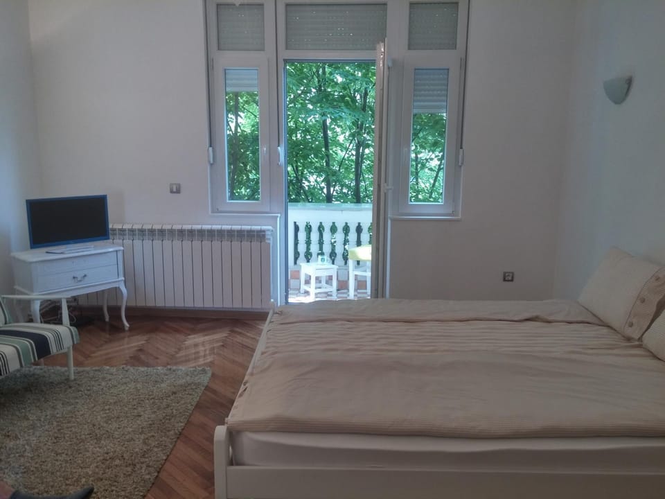 Day, Photo of the whole room