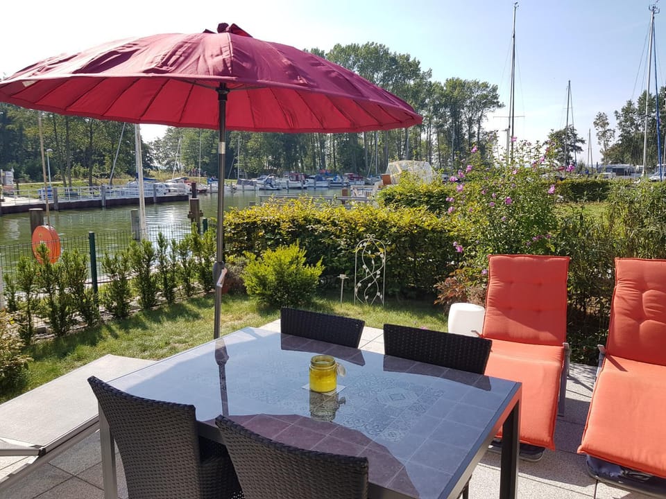 Garden, Balcony/Terrace, Seating area, Lake view