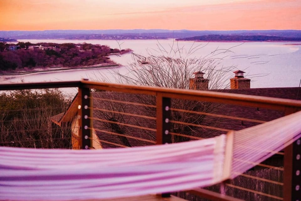 Lake View Romantic Cabin- Private hot tub room Cabin in Canyon Lake