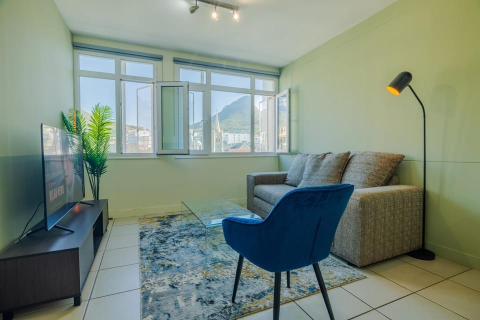 Conveniently located getaway Apartment in Cape Town