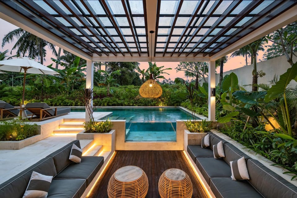 Seating area, Pool view, Swimming pool, sunbed