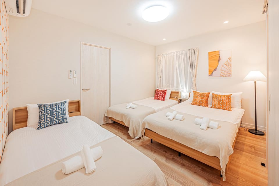 Bed, Bedroom, towels, air conditioner