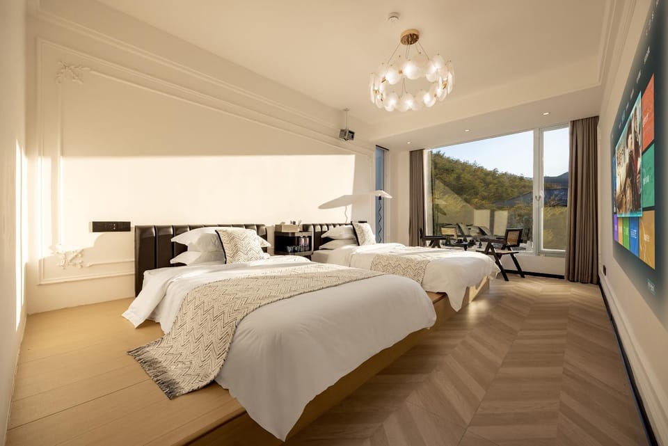 Bed, Photo of the whole room, Bedroom