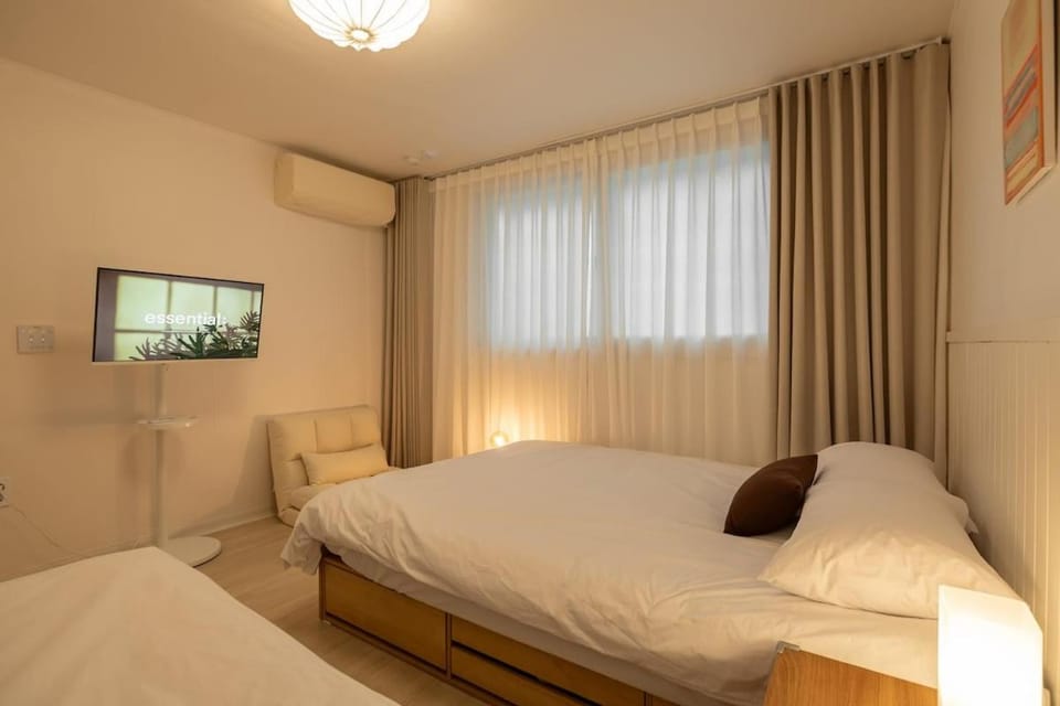 Bed, TV and multimedia, Bedroom, air conditioner