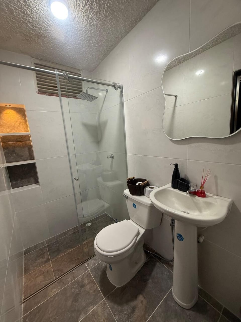 Habitación pequeña a una cuadra de Ventura Plaza Vacation rental in Cúcuta