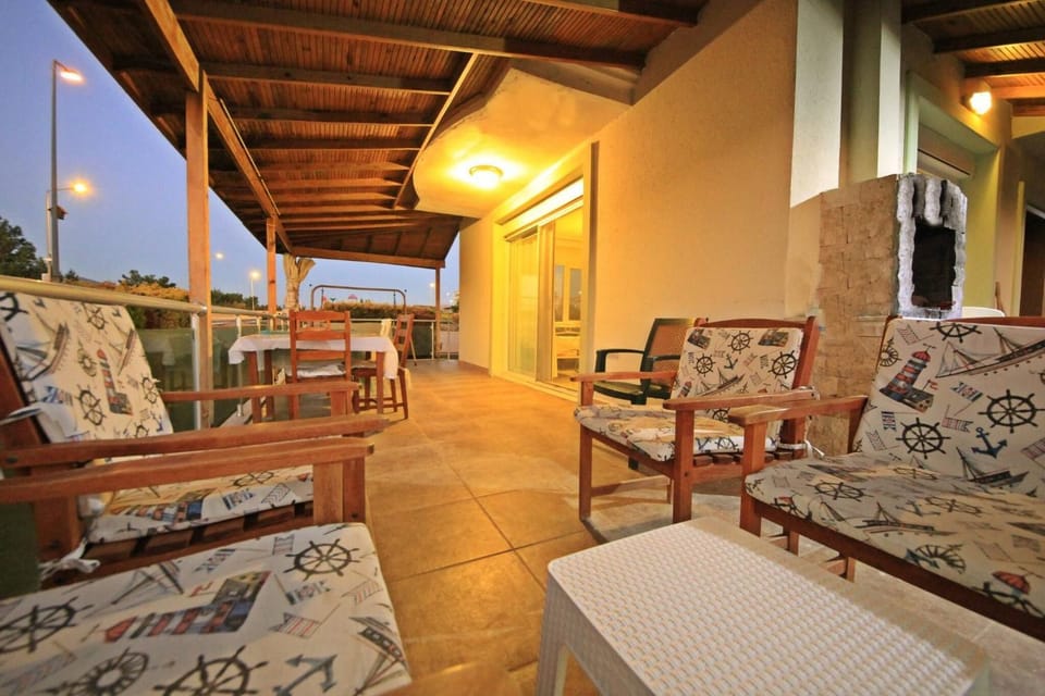 Balcony/Terrace, furniture