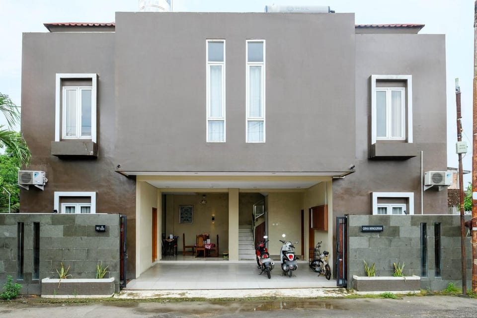 Facade/entrance