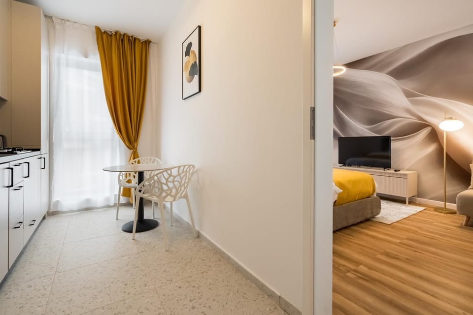 Communal lounge/ TV room, Bed, TV and multimedia, Living room, Photo of the whole room, Seating area, Evening entertainment, Bedroom