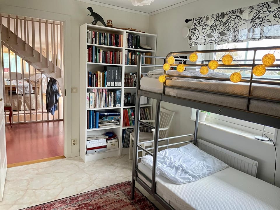 Bedroom, bunk bed