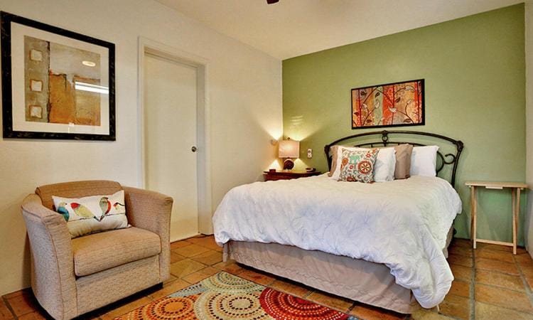 Bed, Living room, Bedroom