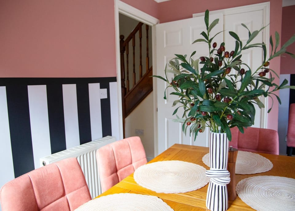 Living room, Decorative detail, Dining area
