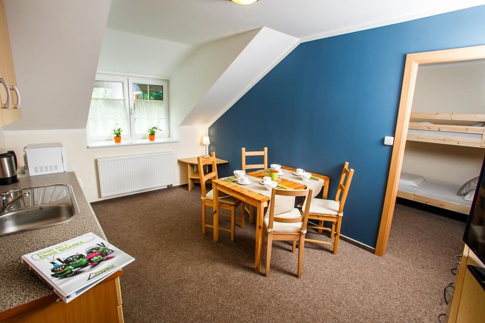 Kitchen or kitchenette, Seating area