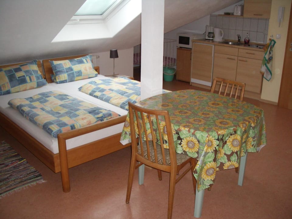 Kitchen or kitchenette, Photo of the whole room, Bedroom