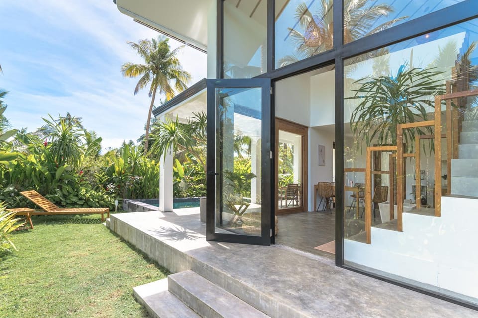Property building, Day, Garden, Garden view, sunbed