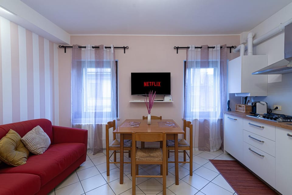 TV and multimedia, Kitchen or kitchenette, Living room