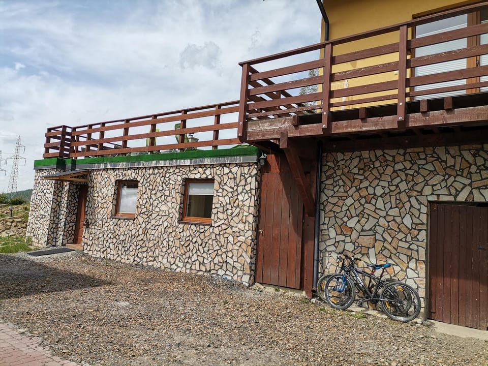 Neighbourhood, Area and facilities, Area and facilities