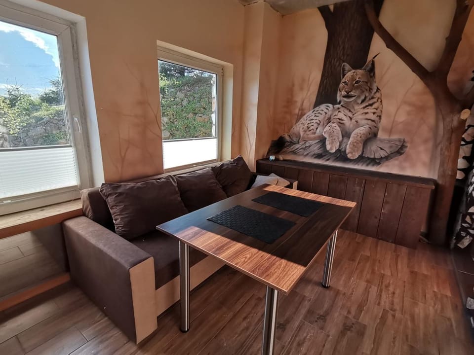 View (from property/room), Photo of the whole room, Decorative detail, Garden view