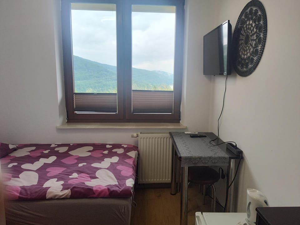 Bed, Natural landscape, Photo of the whole room, Mountain view