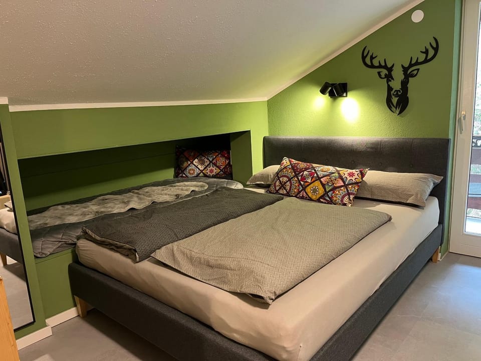 Bed, Photo of the whole room, Bedroom