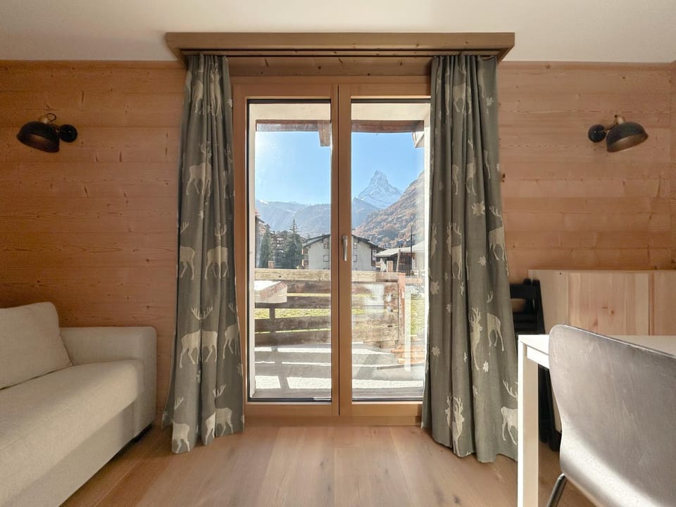 View (from property/room), Living room, Seating area