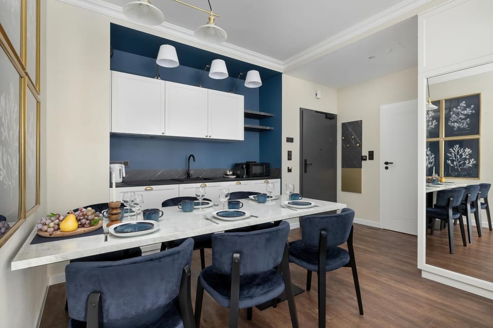 Kitchen or kitchenette, Seating area, Dining area