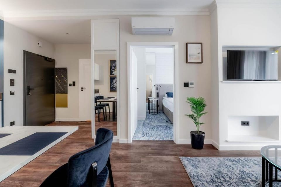 TV and multimedia, Living room, Photo of the whole room, Seating area, air conditioner